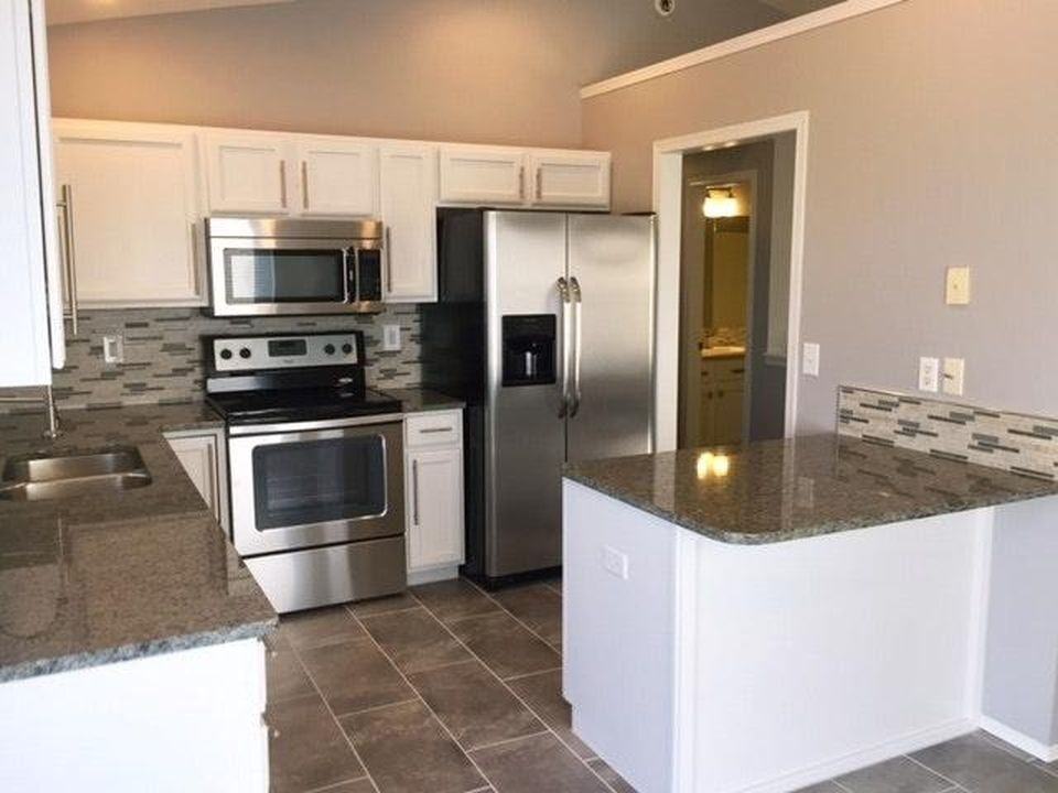 708 South Red Oaks Circle - Photo 3 of 29