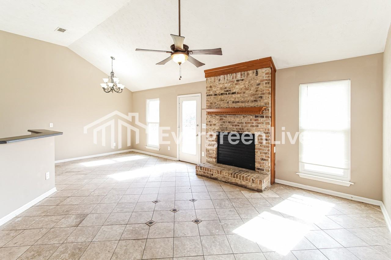 7082 Lakeview Dr - Photo 2 of 15