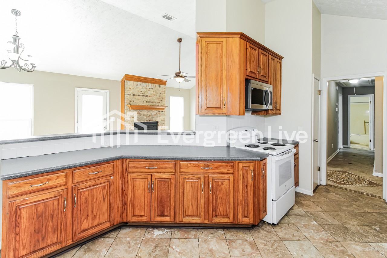 7082 Lakeview Dr - Photo 3 of 15