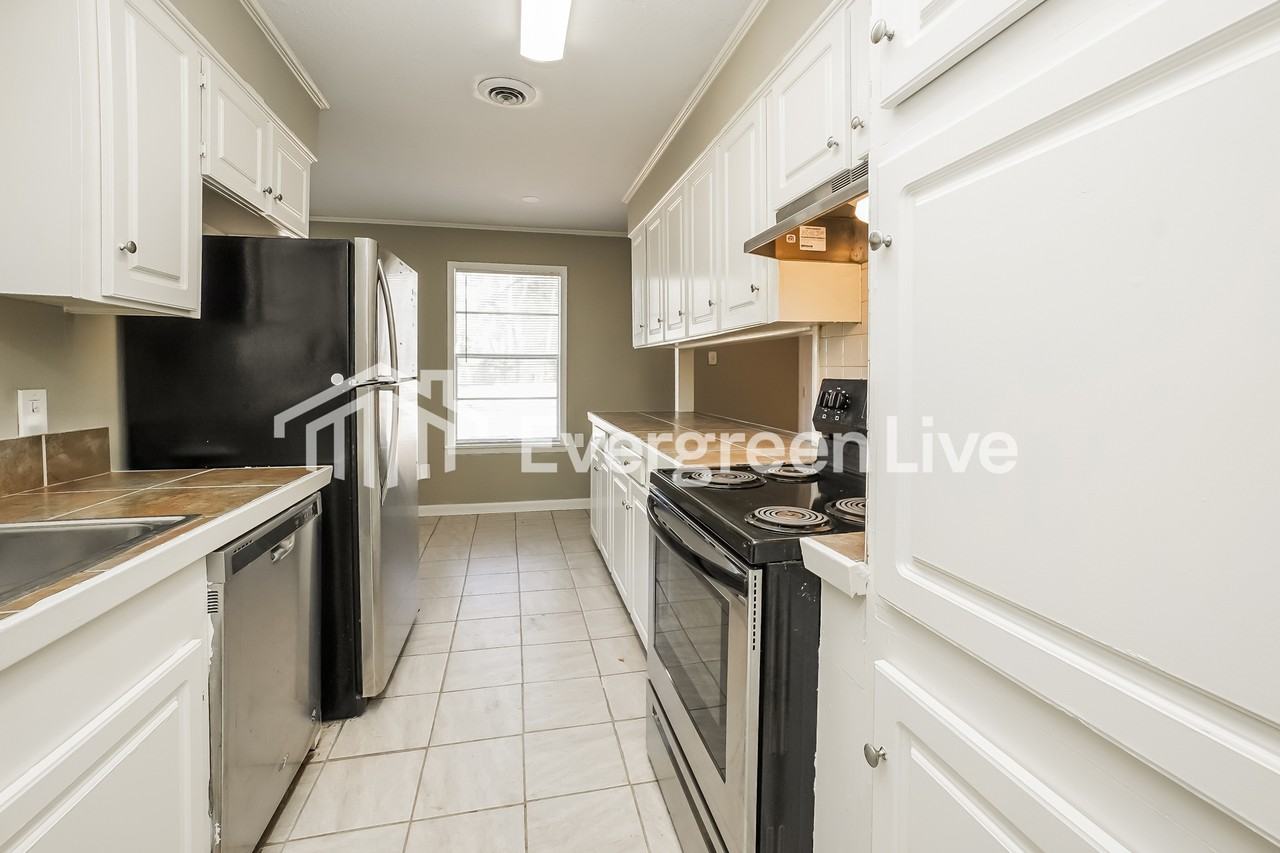 606 S Wheatley St - Photo 3 of 15