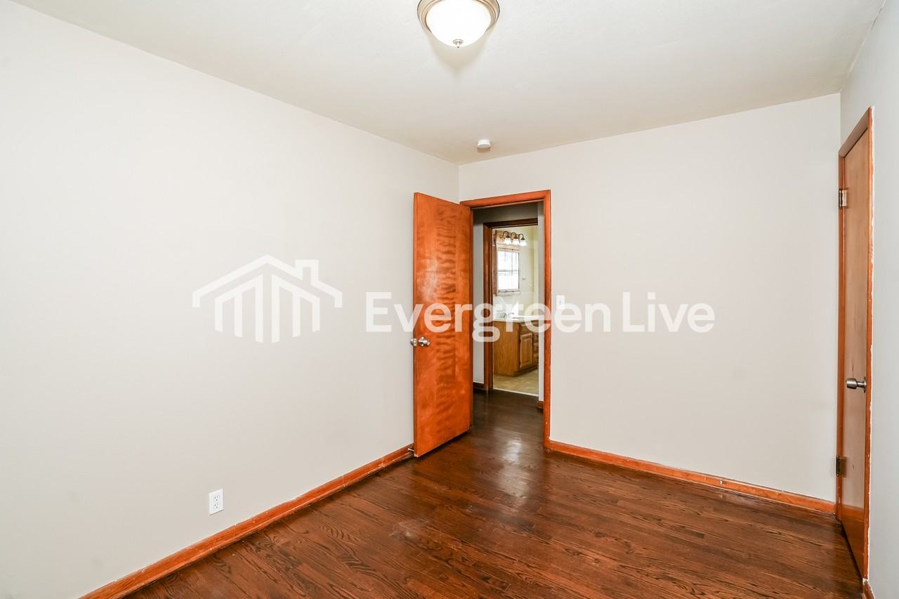7908 W Herbert Ave - Photo 3 of 15