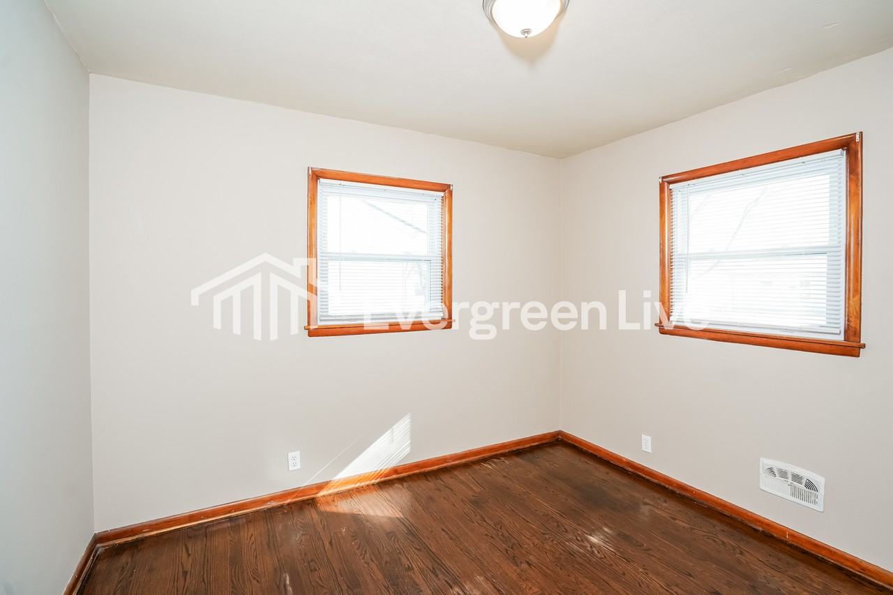 7908 W Herbert Ave - Photo 4 of 15