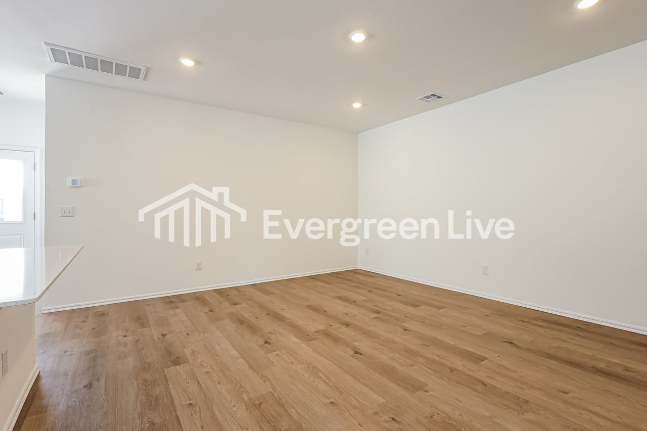 10012 Sw 38th St - Photo 4 of 16