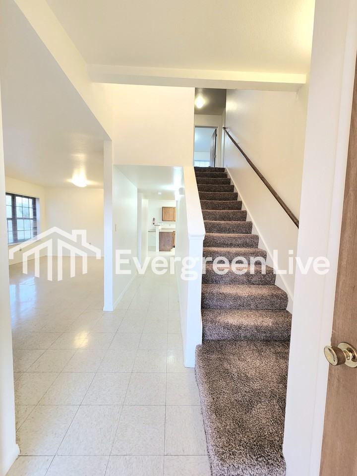 213 Raven Dr - Photo 2 of 21