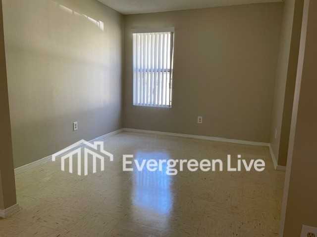 102 Pembroke Ct - Photo 7 of 21