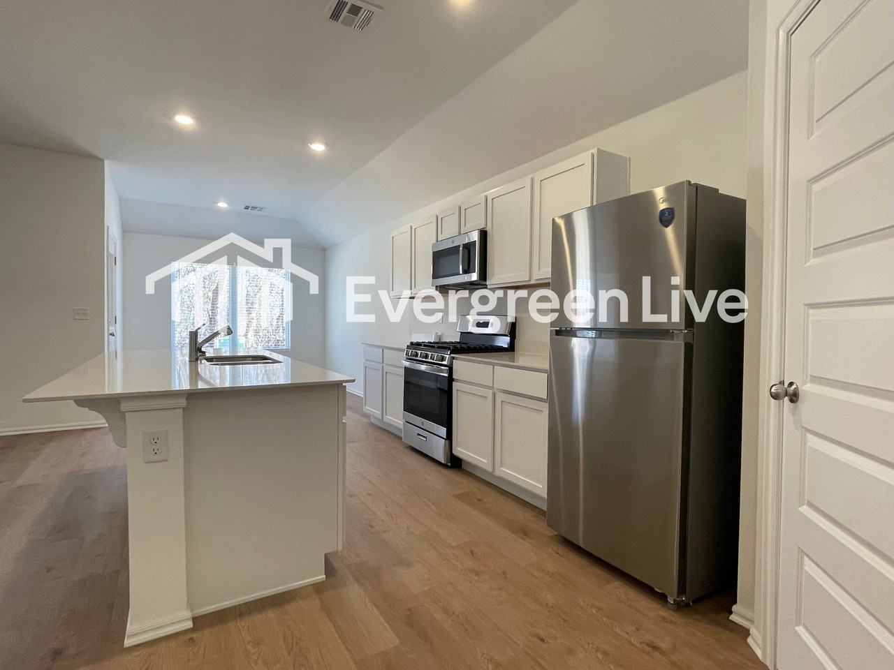 3908 Olivia St - Photo 4 of 15