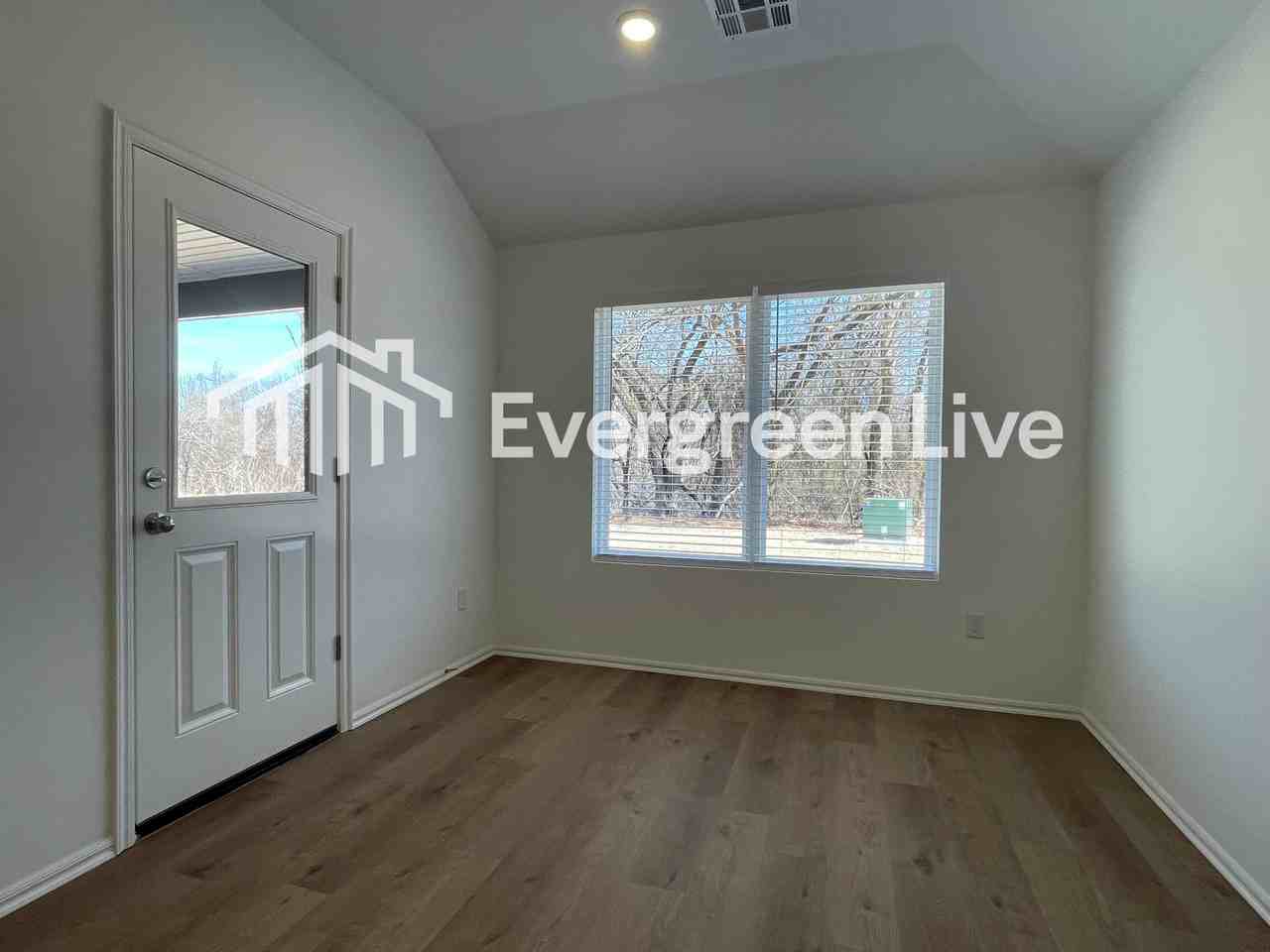 3908 Olivia St - Photo 6 of 15