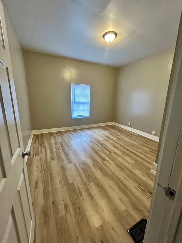 1206 W 25th St - Photo 3 of 14