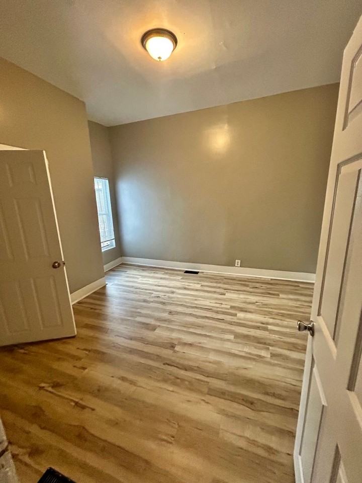 1206 W 25th St - Photo 5 of 14