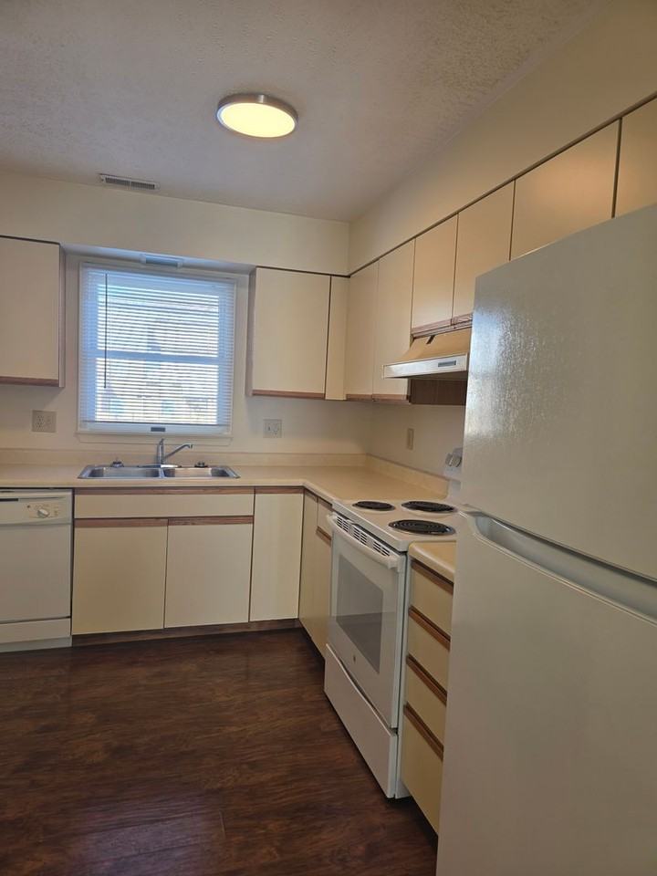 Braemar Townhouses - Photo 3 of 10