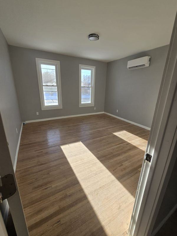 715 Junction St - Photo 5 of 13