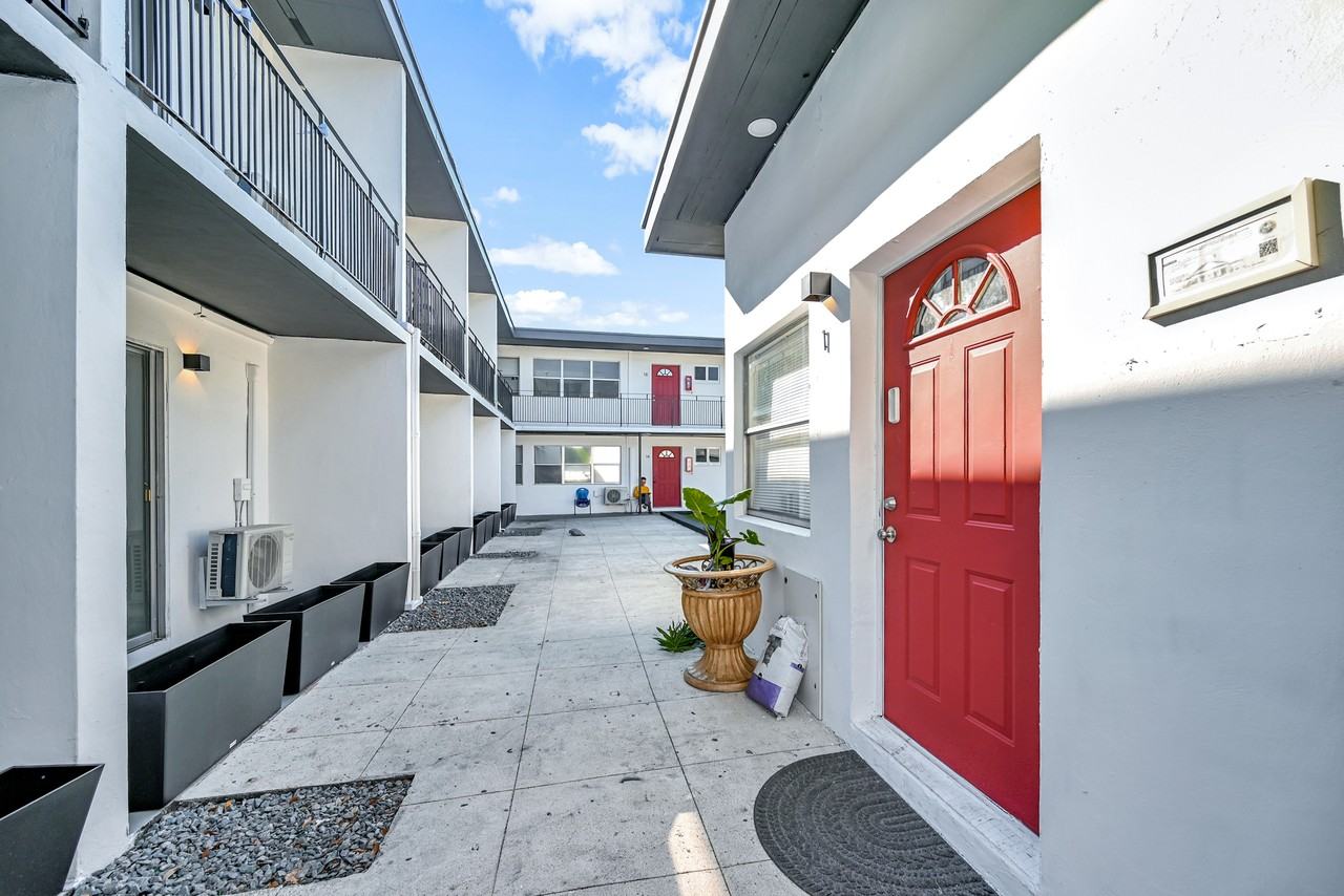 14280 Northeast 6th Avenue - Photo 4 of 13