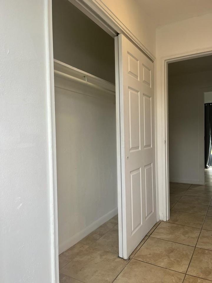 14280 Northeast 6th Avenue - Photo 5 of 13