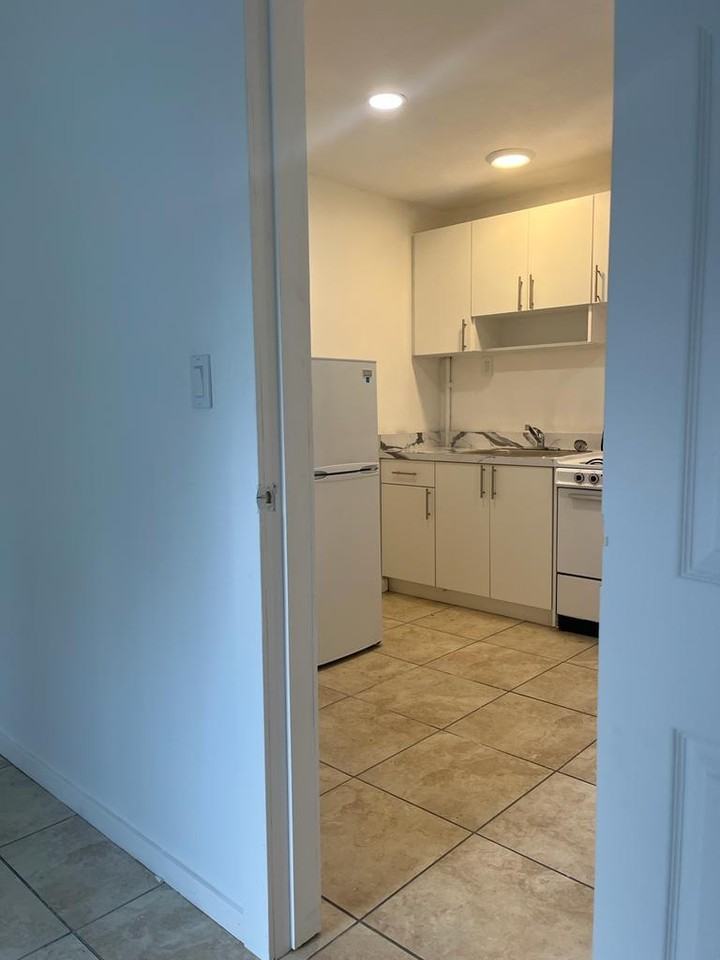 14280 Northeast 6th Avenue - Photo 6 of 13