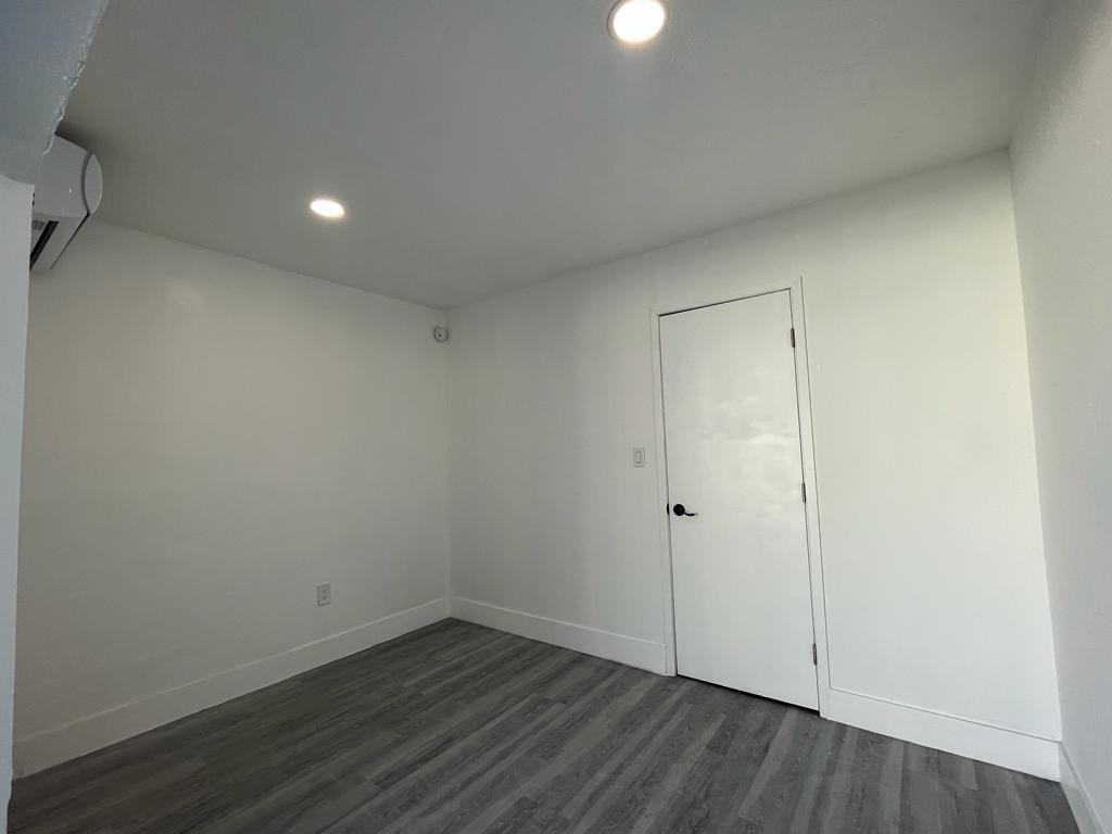 14280 Northeast 6th Avenue - Photo 7 of 13