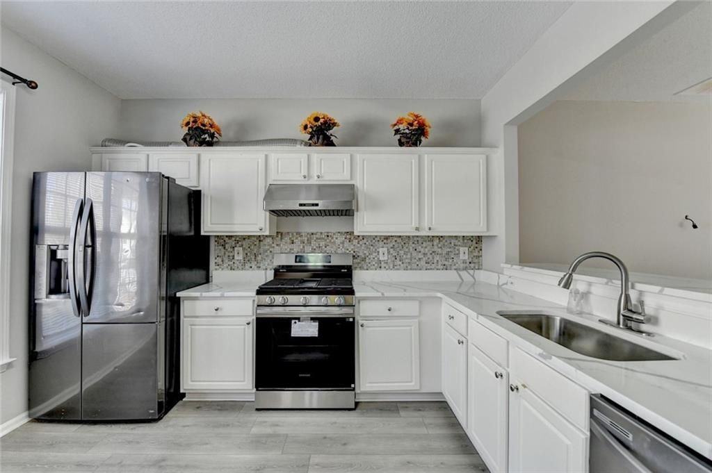 4061 Howell Park Rd - Photo 4 of 44