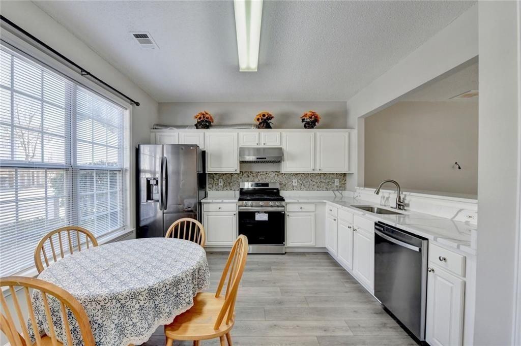 4061 Howell Park Rd - Photo 6 of 44