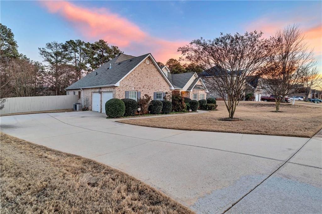 1141 Carillon Dr Se - Photo 2 of 25