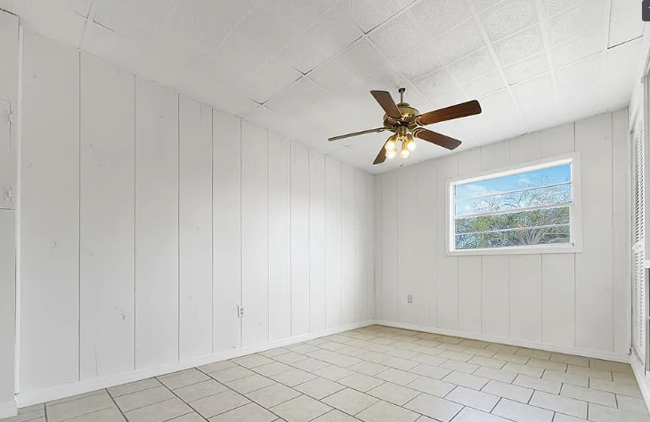 501 Oakside Dr - Photo 2 of 5