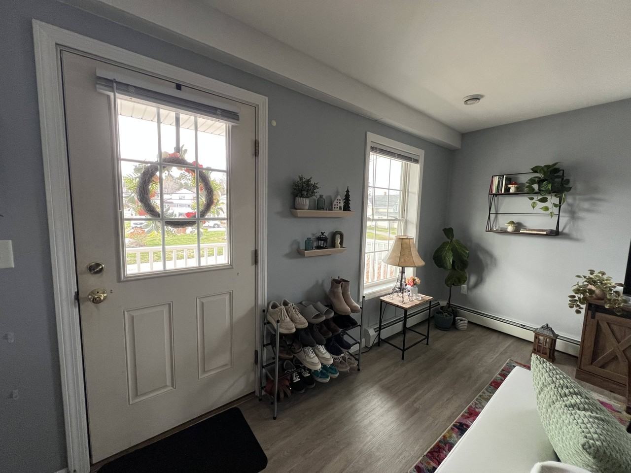 586 Main St - Photo 2 of 26