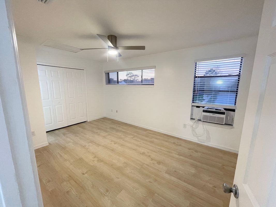 2759 Hunt Club Ln - Photo 3 of 27