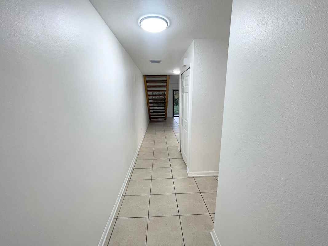 2759 Hunt Club Ln - Photo 4 of 27