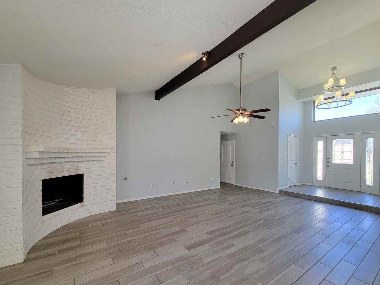 15827 Echo Canyon Dr - Photo 7 of 38