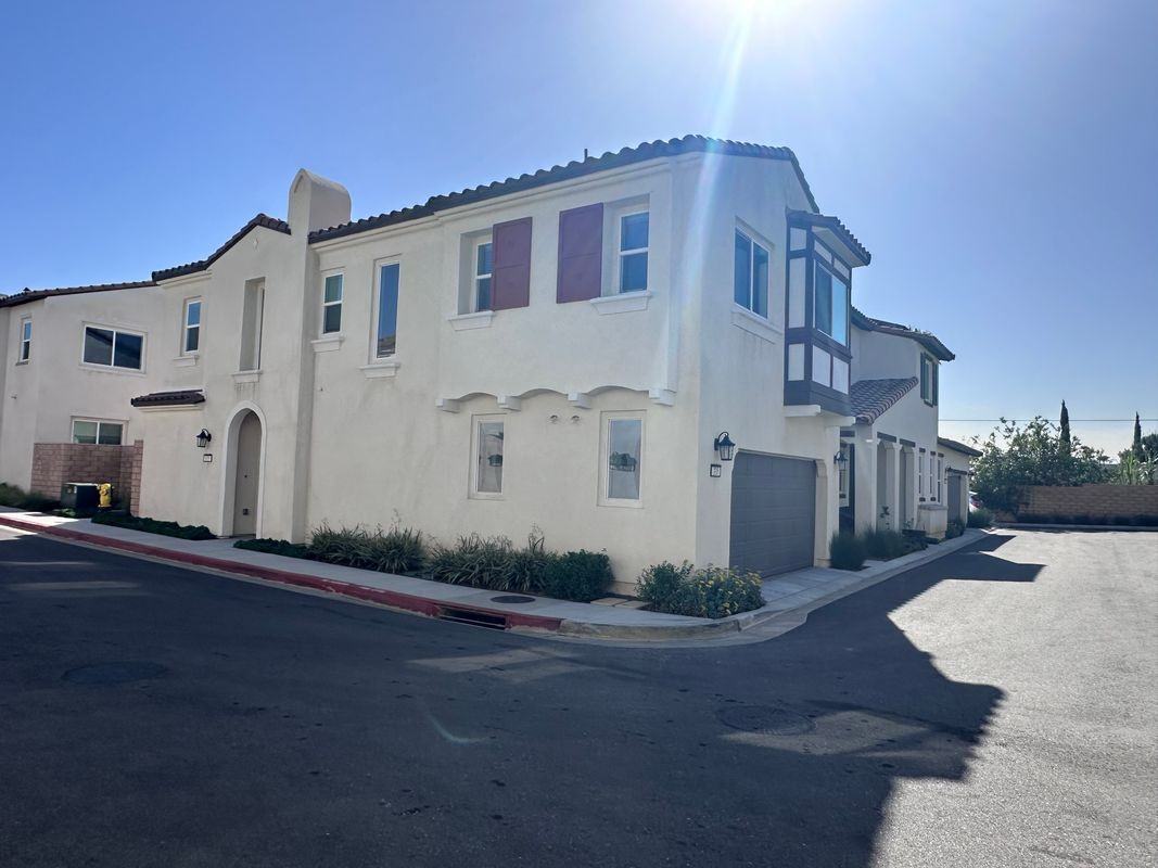 335 Carson Ct - Photo 3 of 22