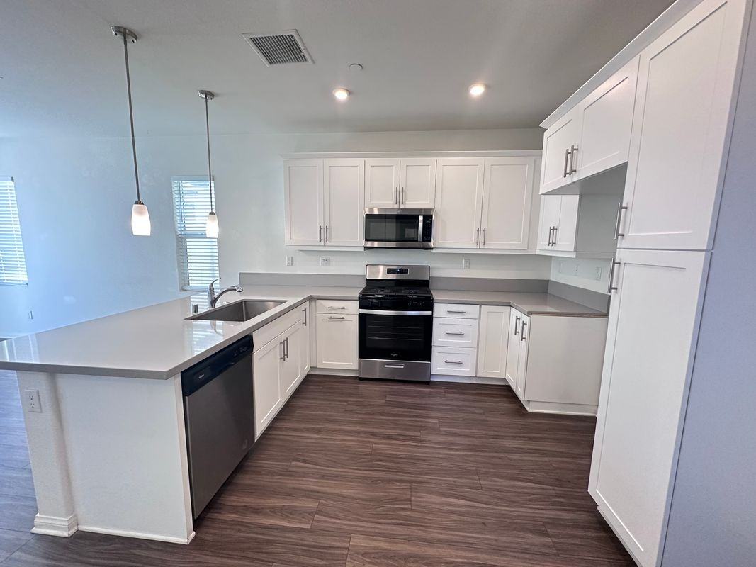 335 Carson Ct - Photo 4 of 22