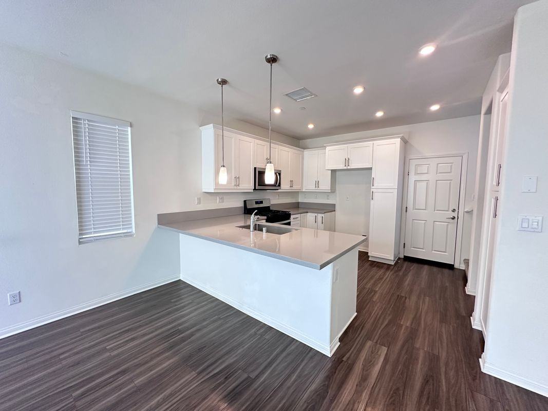 335 Carson Ct - Photo 5 of 22