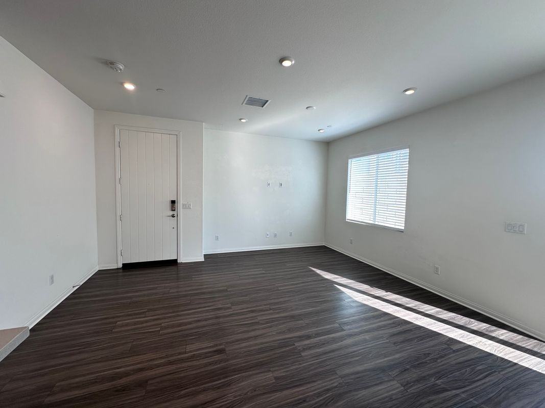 335 Carson Ct - Photo 6 of 22