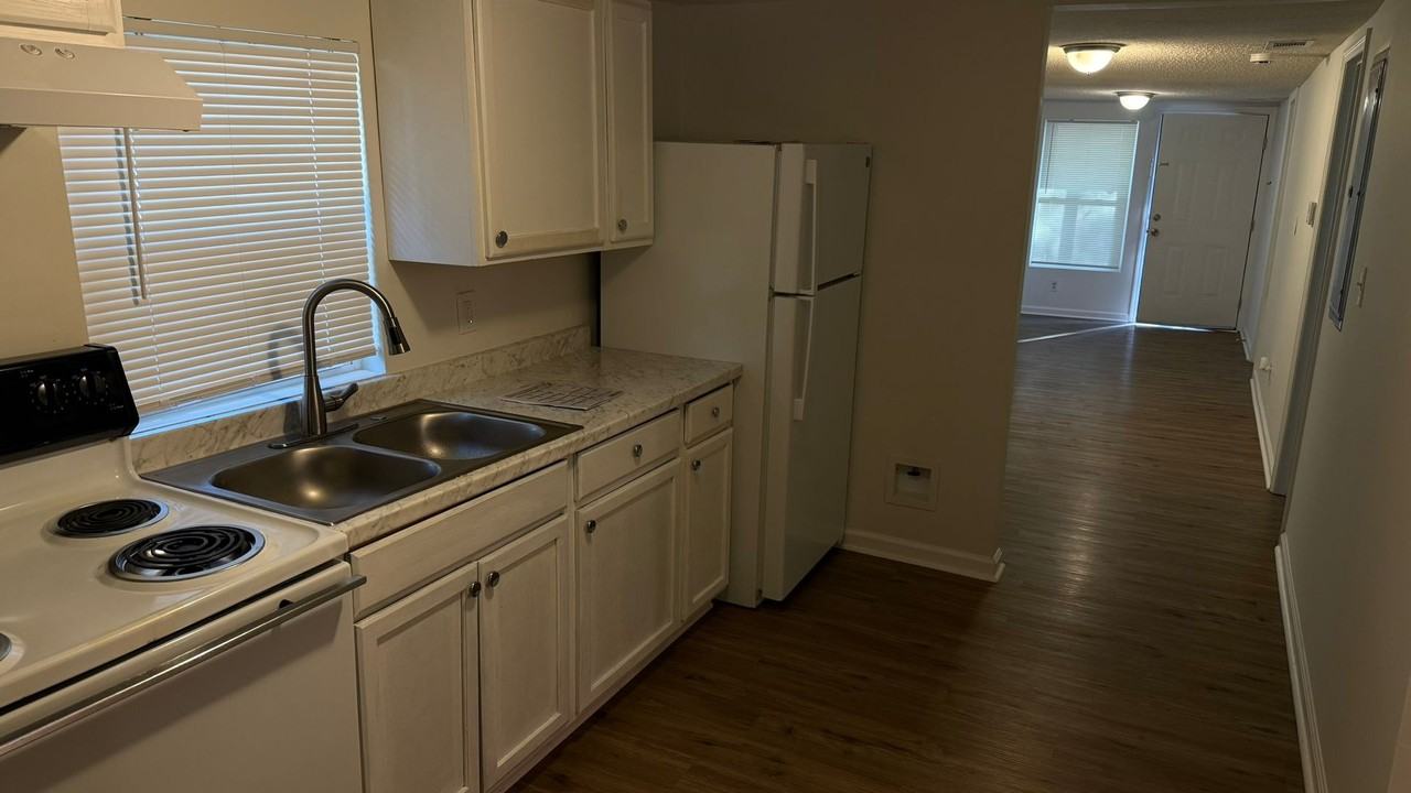 5202 Wendell St - Photo 4 of 12