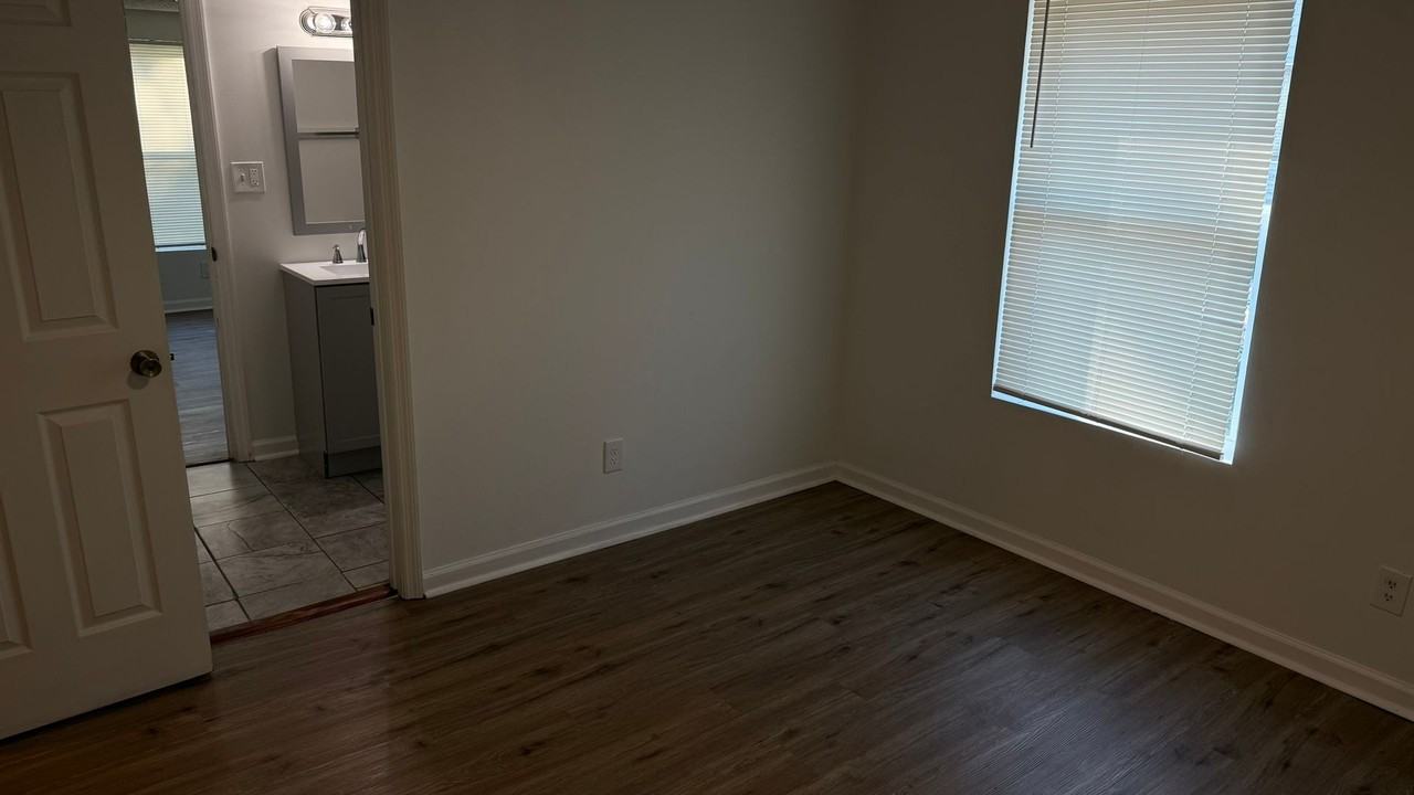 5202 Wendell St - Photo 7 of 12