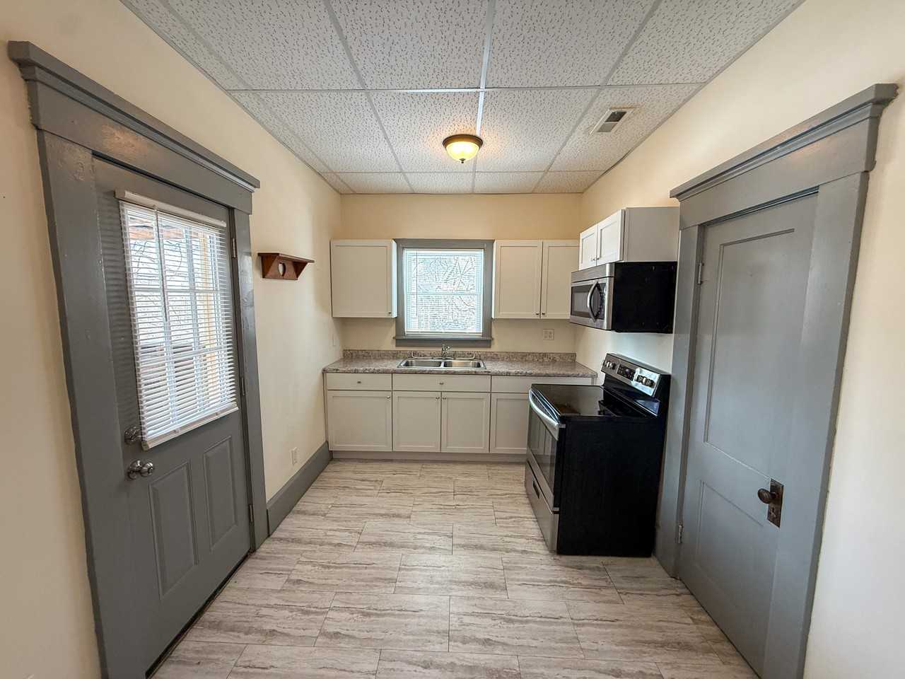 640 East Seminary Street - Photo 3 of 11