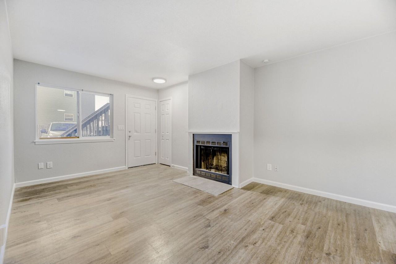 1120 Mazatlan Unit D - Photo 5 of 18