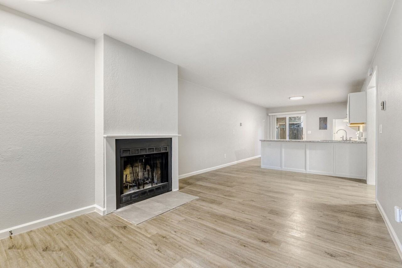 1120 Mazatlan Unit D - Photo 6 of 18