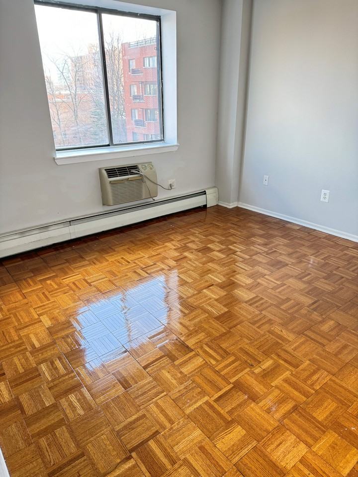 136-14 Northern Boulevard #6G - Photo 3 of 10