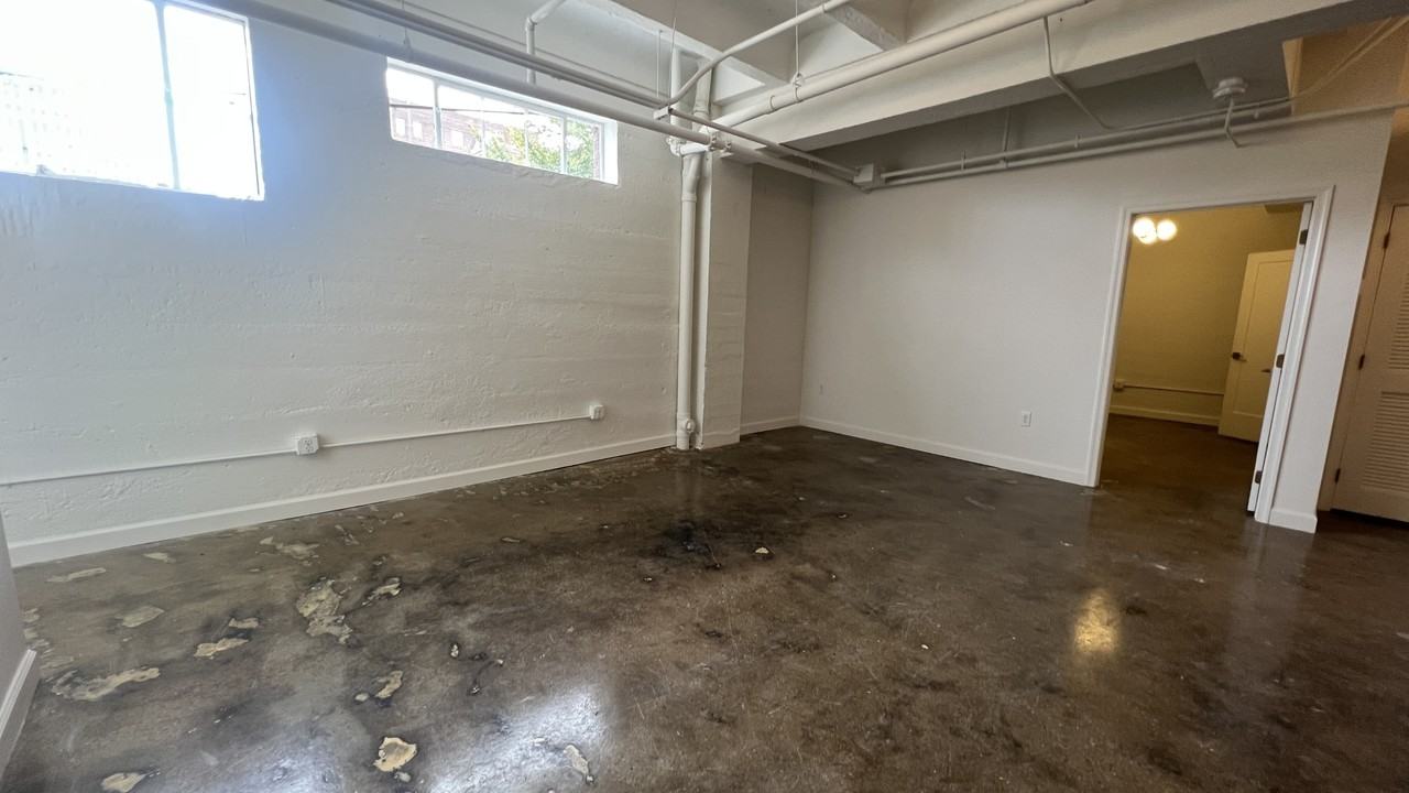 305 6th Street - Photo 3 of 15