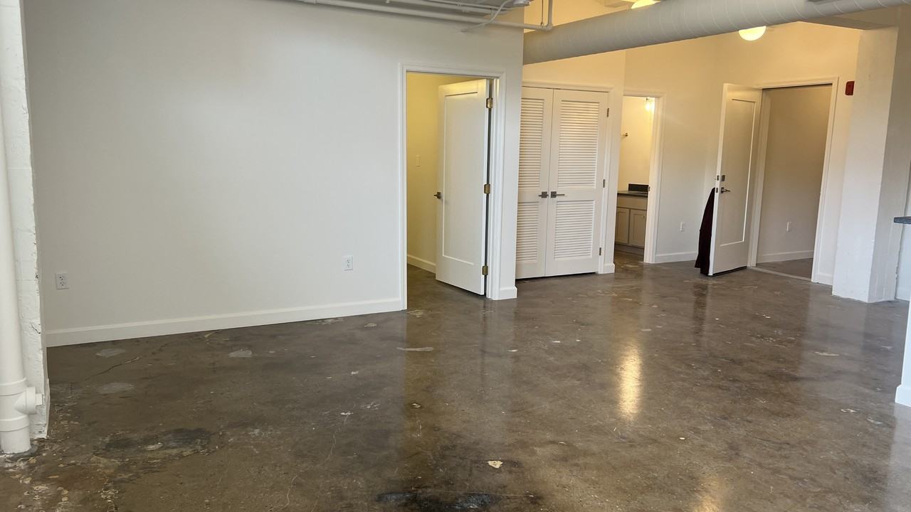 305 6th Street - Photo 4 of 15