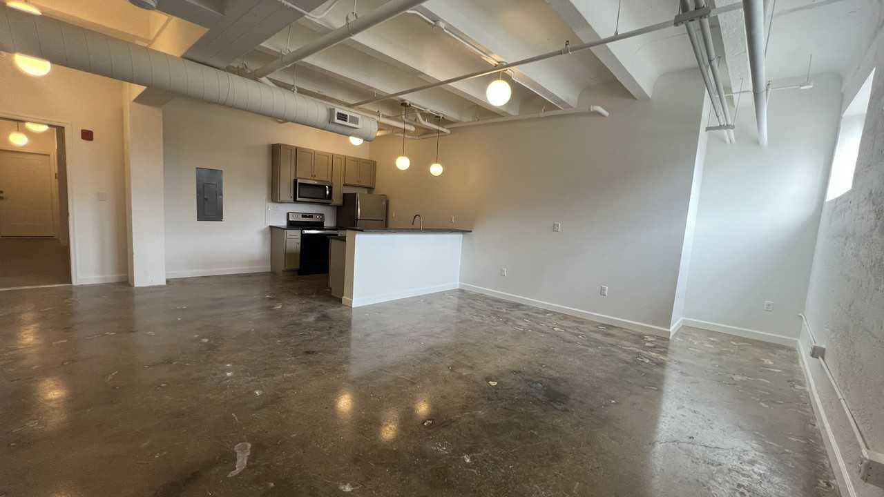 305 6th Street - Photo 5 of 15