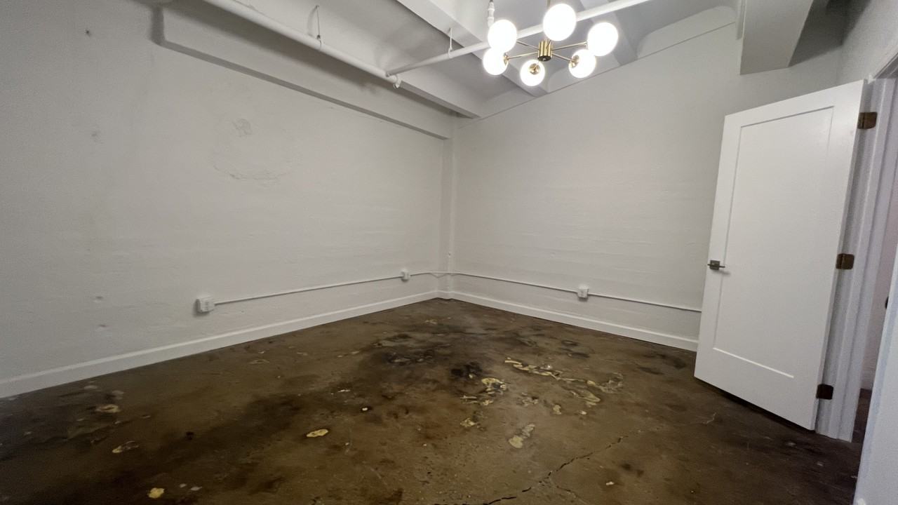 305 6th Street - Photo 6 of 15
