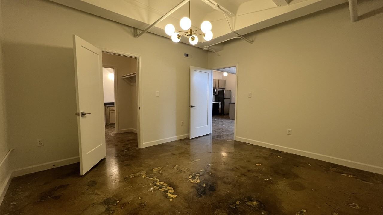 305 6th Street - Photo 7 of 15