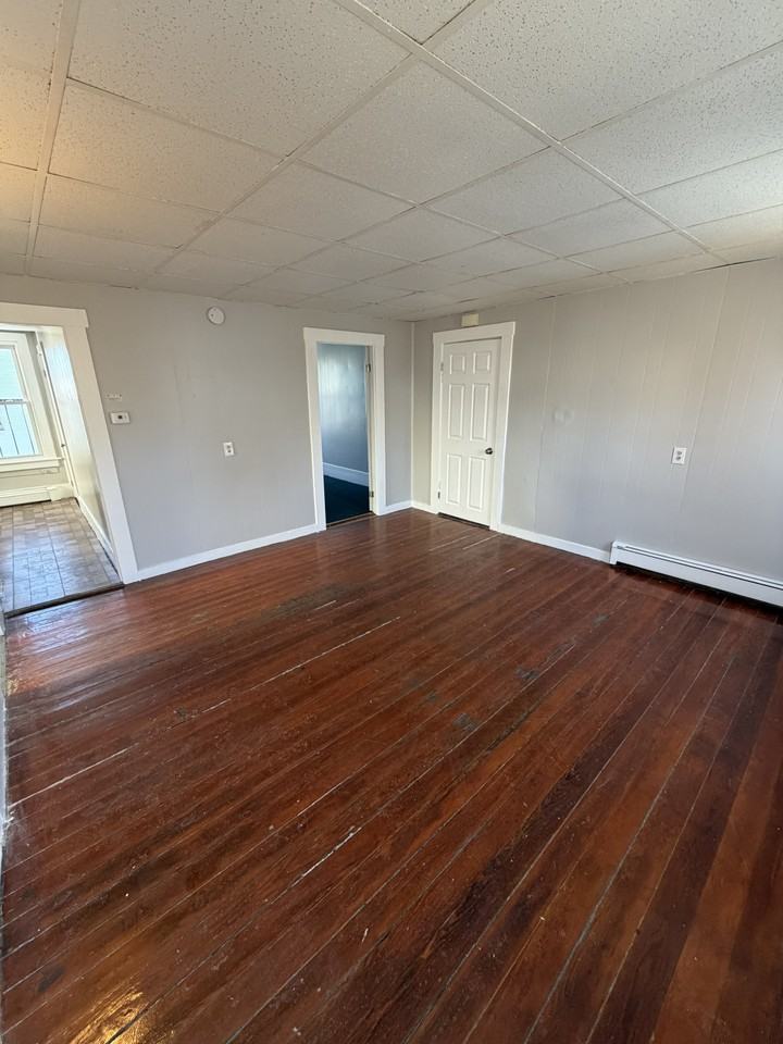 340 North Front Street - Photo 2 of 4