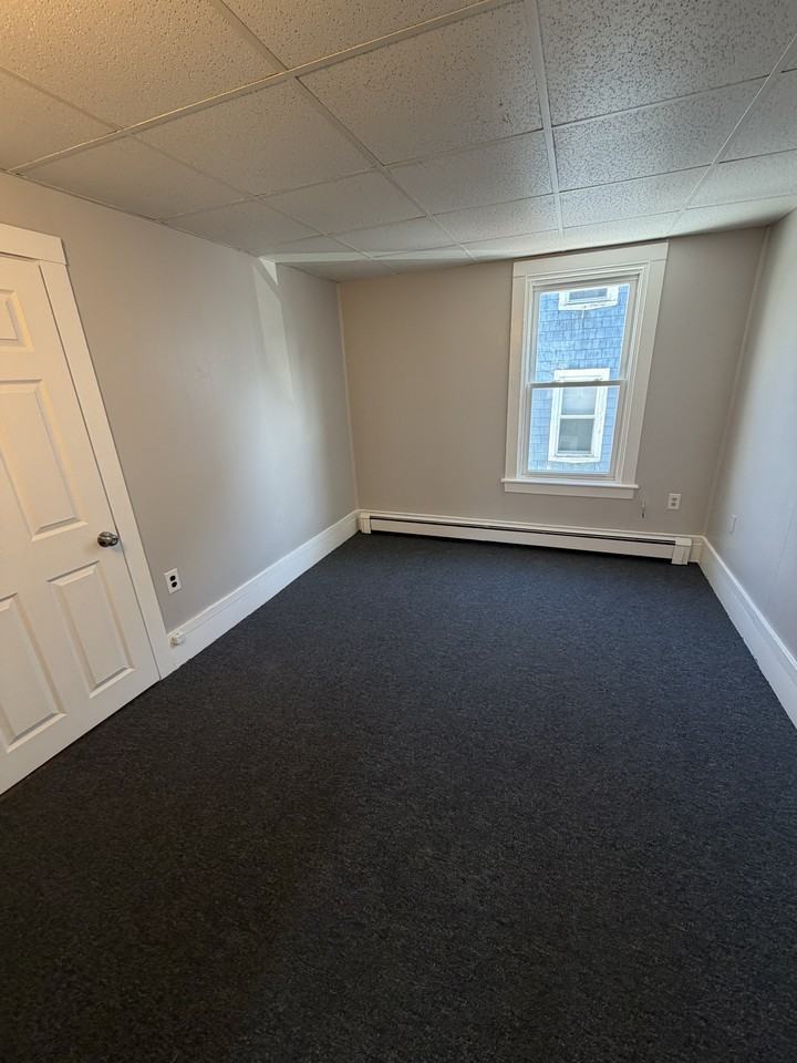 340 North Front Street - Photo 3 of 4