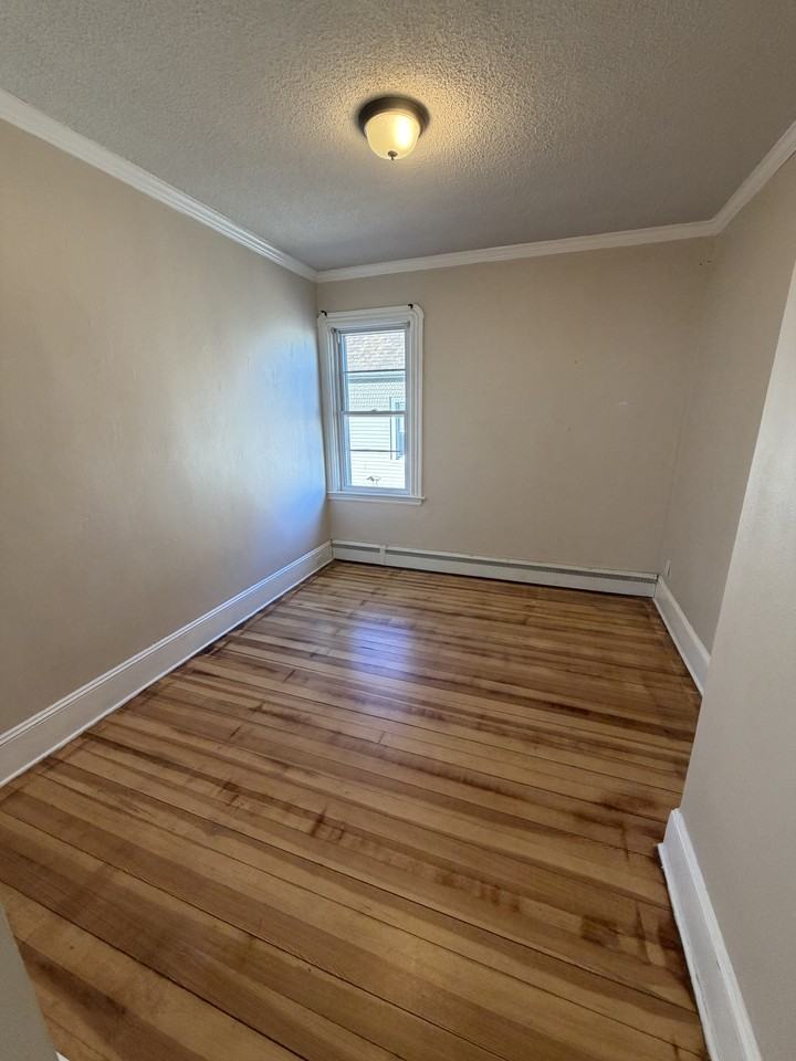 21 Willow Street - Photo 4 of 8