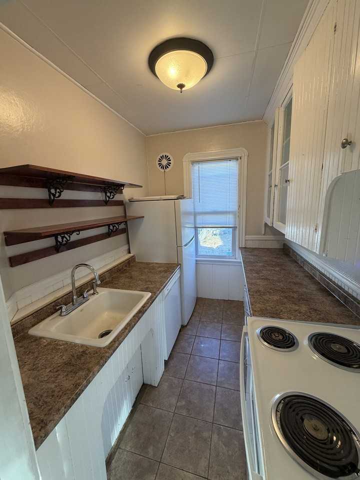 21 Willow Street - Photo 6 of 8