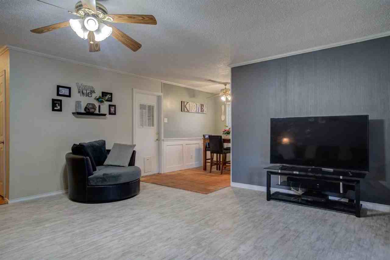 4918 55th St - Photo 3 of 21