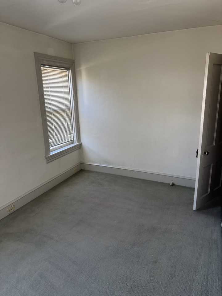 351 W Orange St #4 - Photo 4 of 6