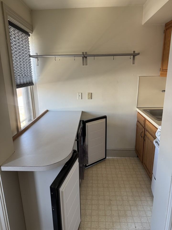 351 W Orange St #4 - Photo 5 of 6