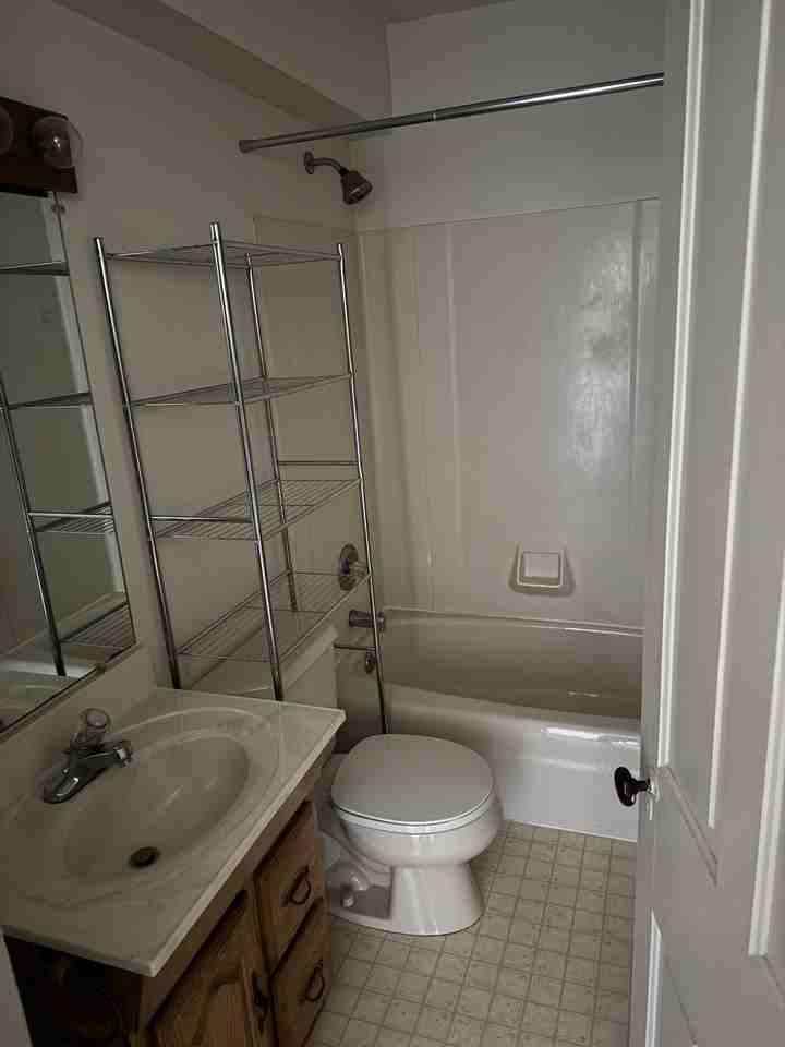 351 W Orange St #4 - Photo 6 of 6